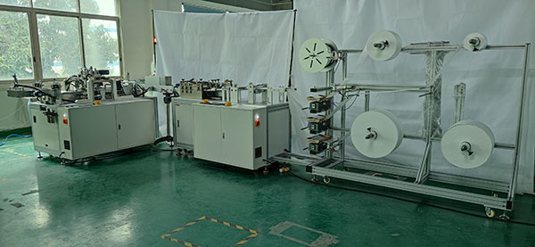 1652688162368341.jpg 全自動(dòng)一拖一口罩生產(chǎn)機(jī).jpg
